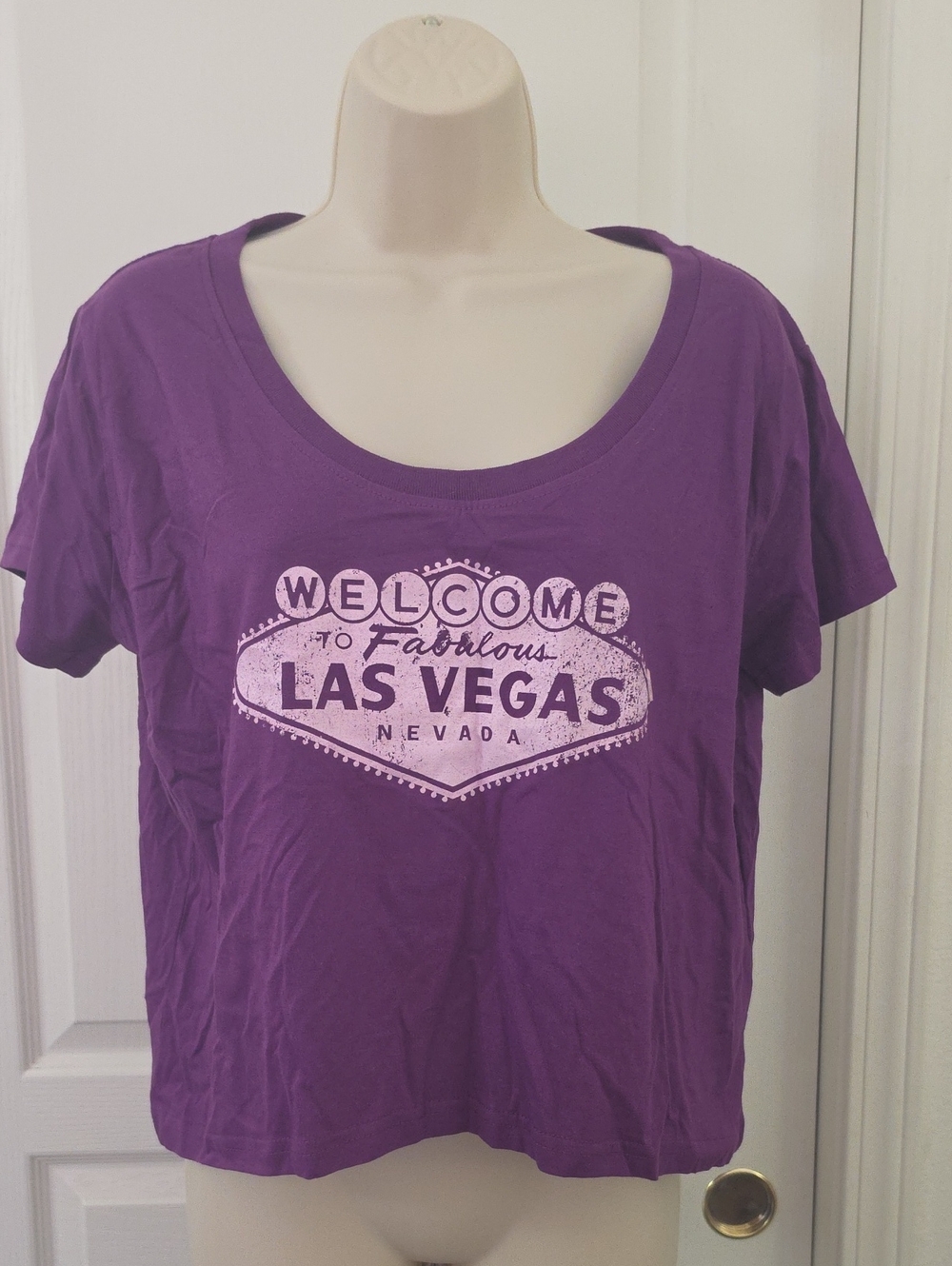 Las Vegas Purple Graphic Scoop Neck Cropped Tee Size M NWT